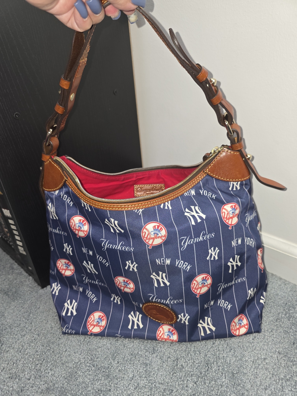 Dooney & Bourke New York Yankees Navy Logo Shoulder Bag - Picture 16 of 16